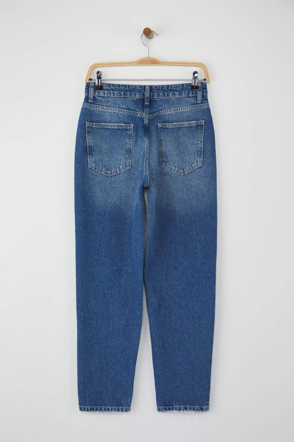 Trendyolmilla Gece Mavisi Yüksek Bel YENİ MOM %100 pamuk Non-Stretch Jeans TWOAW26JE00054