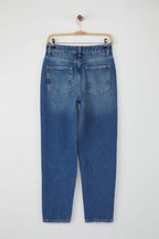 Trendyolmilla Gece Mavisi Yüksek Bel YENİ MOM %100 pamuk Non-Stretch Jeans TWOAW26JE00054