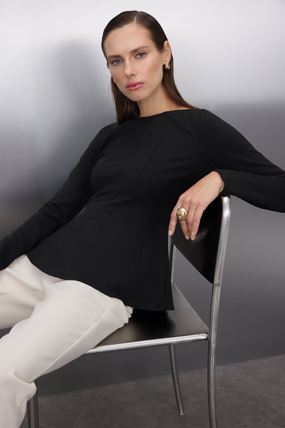 Trendyolmilla Siyah Kayık Yaka Peplum/Belden Oturmalı Regular Boy Örme Bluz TWOAW26BZ00166