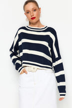 Trendyolmilla Lacivert Crop Çizgili Triko Kazak TWOAW23KZ00205