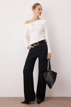 Trendyolmilla Mürdüm Asimetrik Yaka Aksesuar Detaylı Fitted Açık Omuzlu Örme Bluz TWOAW26BZ00121