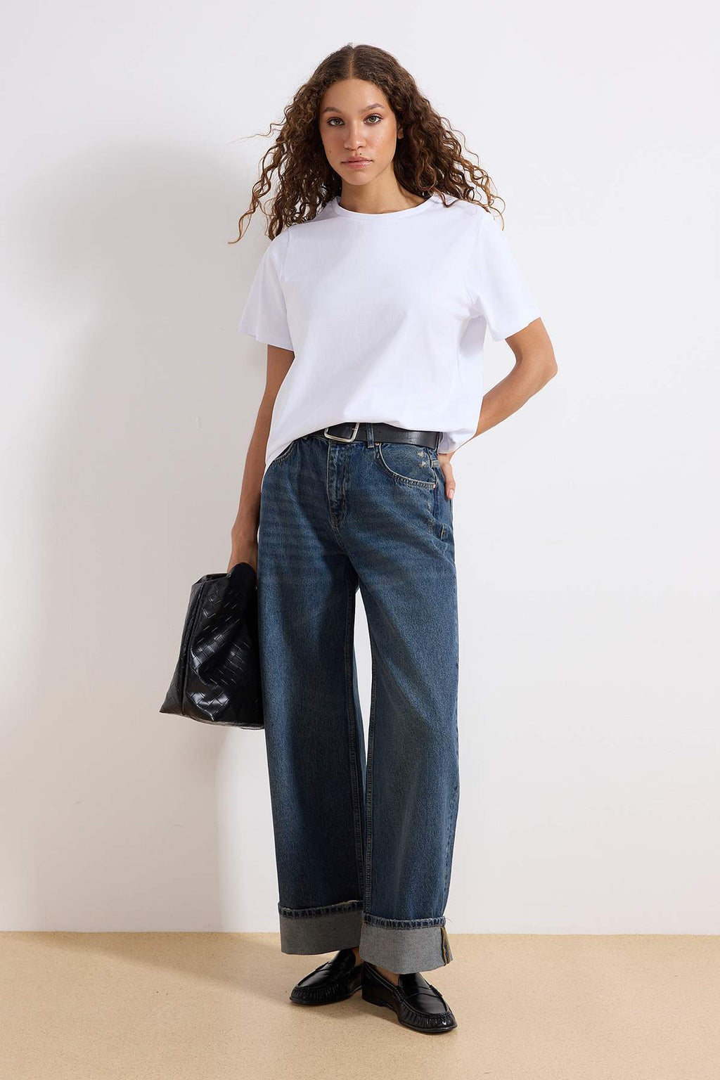 Trendyolmilla Koyu Mavi Katlı Paça Normal Bel Loose Baggy Jeans TWOSS25JE00001