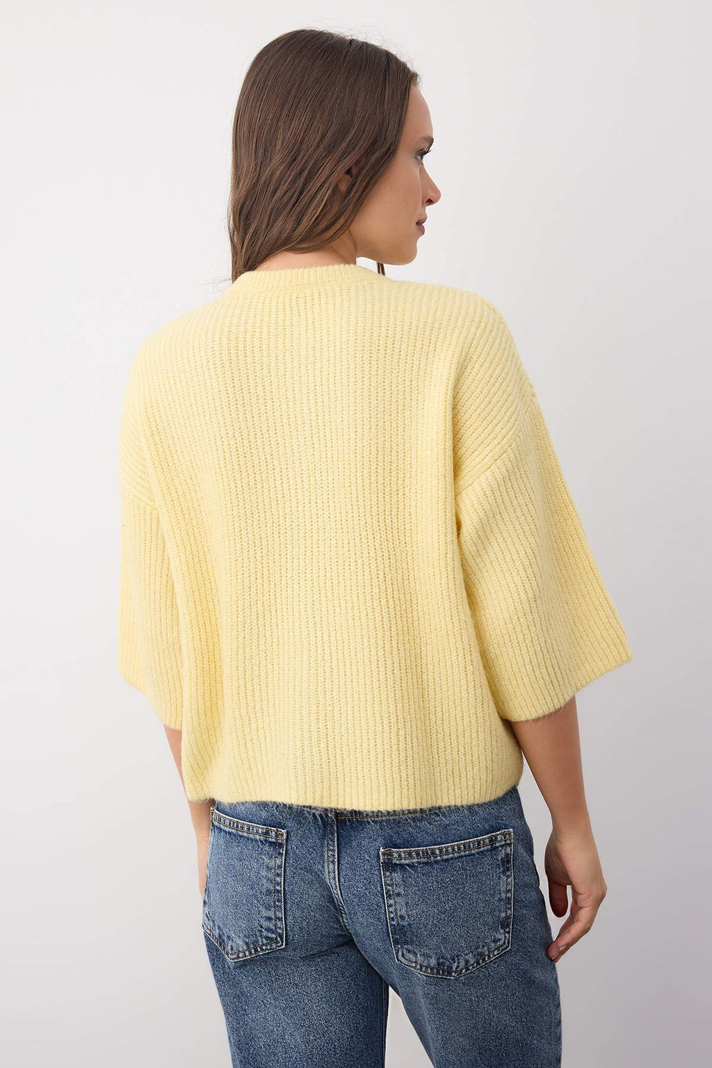 Trendyolmilla Wardrobe Essentials Vizon Yumuşak Dokulu Geniş Kalıp Kısa Kol Basic Triko Hırka | TWOAW26HI00251