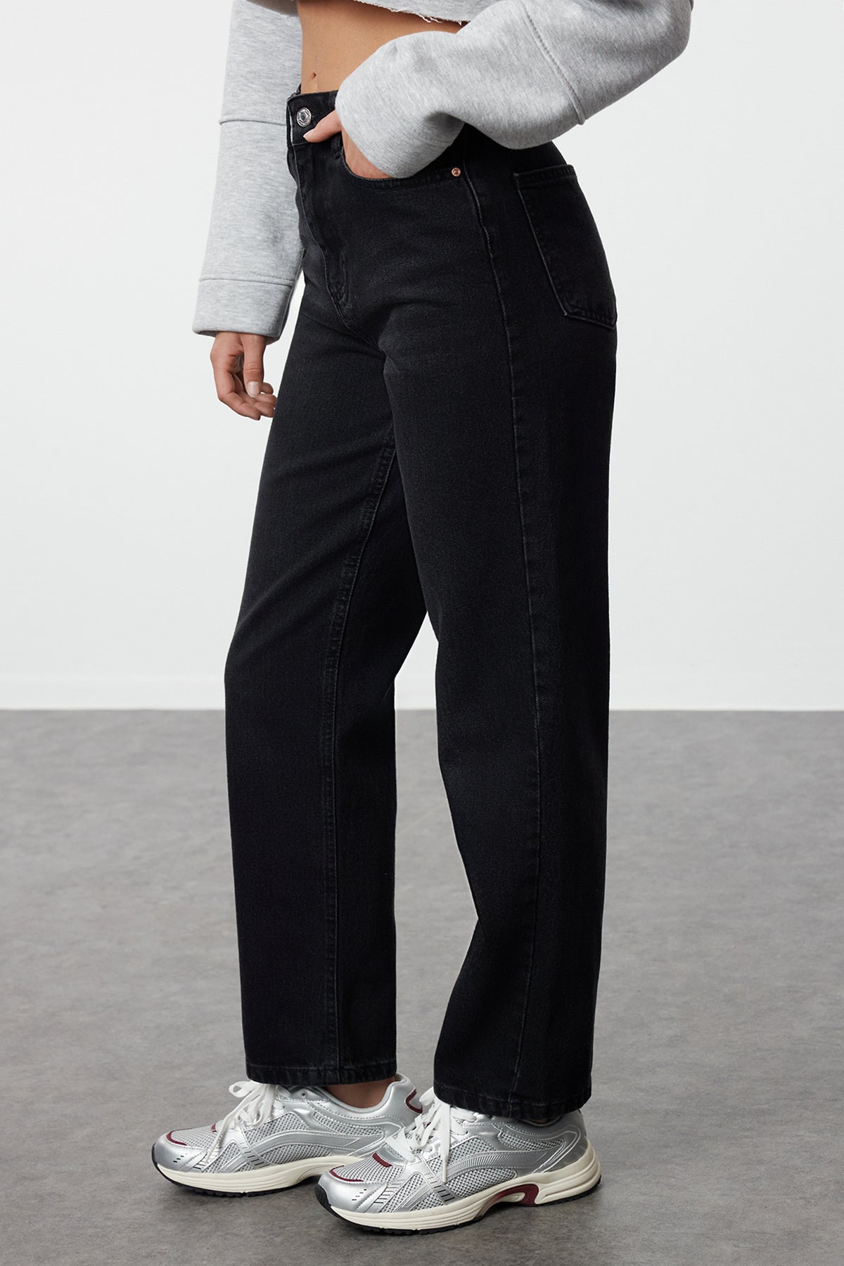 Trendyolmilla Açık Mavi Yüksek Bel Düz Kesim Straight %100 Pamuk Non-Stretch Jeans TWOSS23JE00089