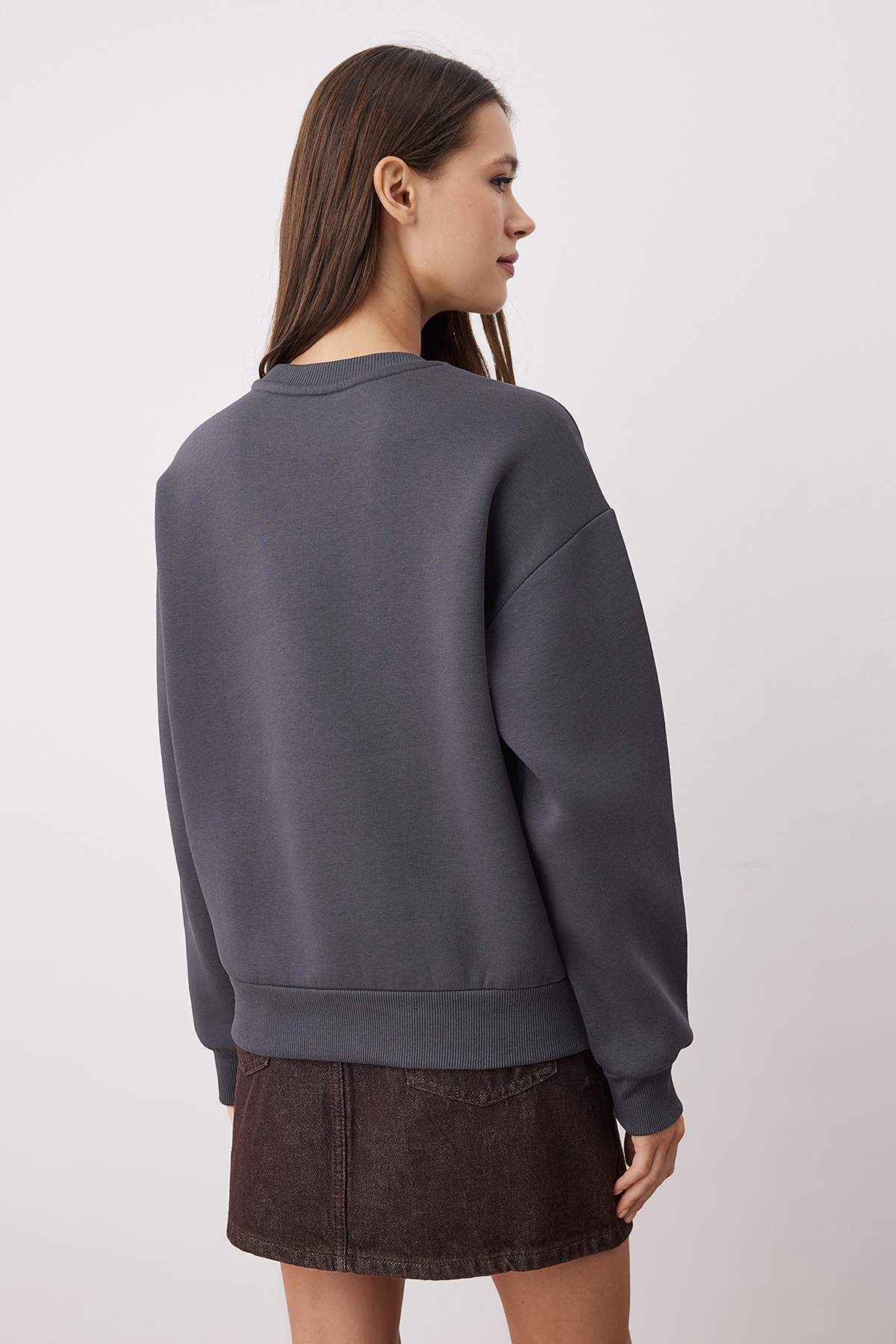 Trendyolmilla Siyah Animal Nakışlı Regular/Normal Kalıp Kalın İçi Polarlı Örme Sweatshirt TWOAW24SW00196