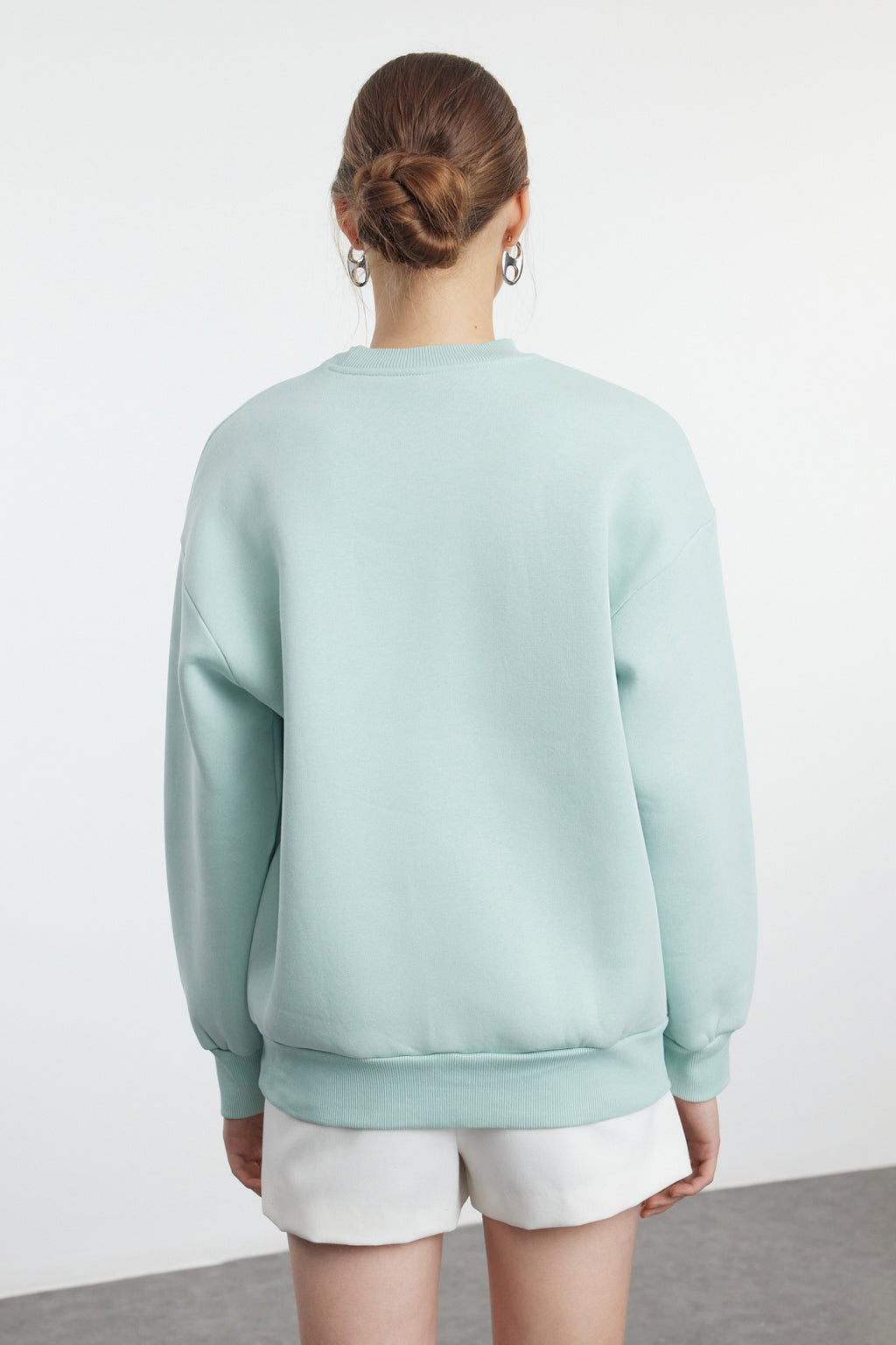 Mint Slogan Nakış Detaylı Oversize/Geniş Kalıp Bisiklet Yaka Örme Sweatshirt TWOAW25SW00127