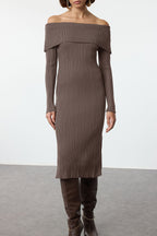 Trendyolmilla Kahverengi Midi Triko Basic Carmen Yaka Elbise TWOAW25EL00033