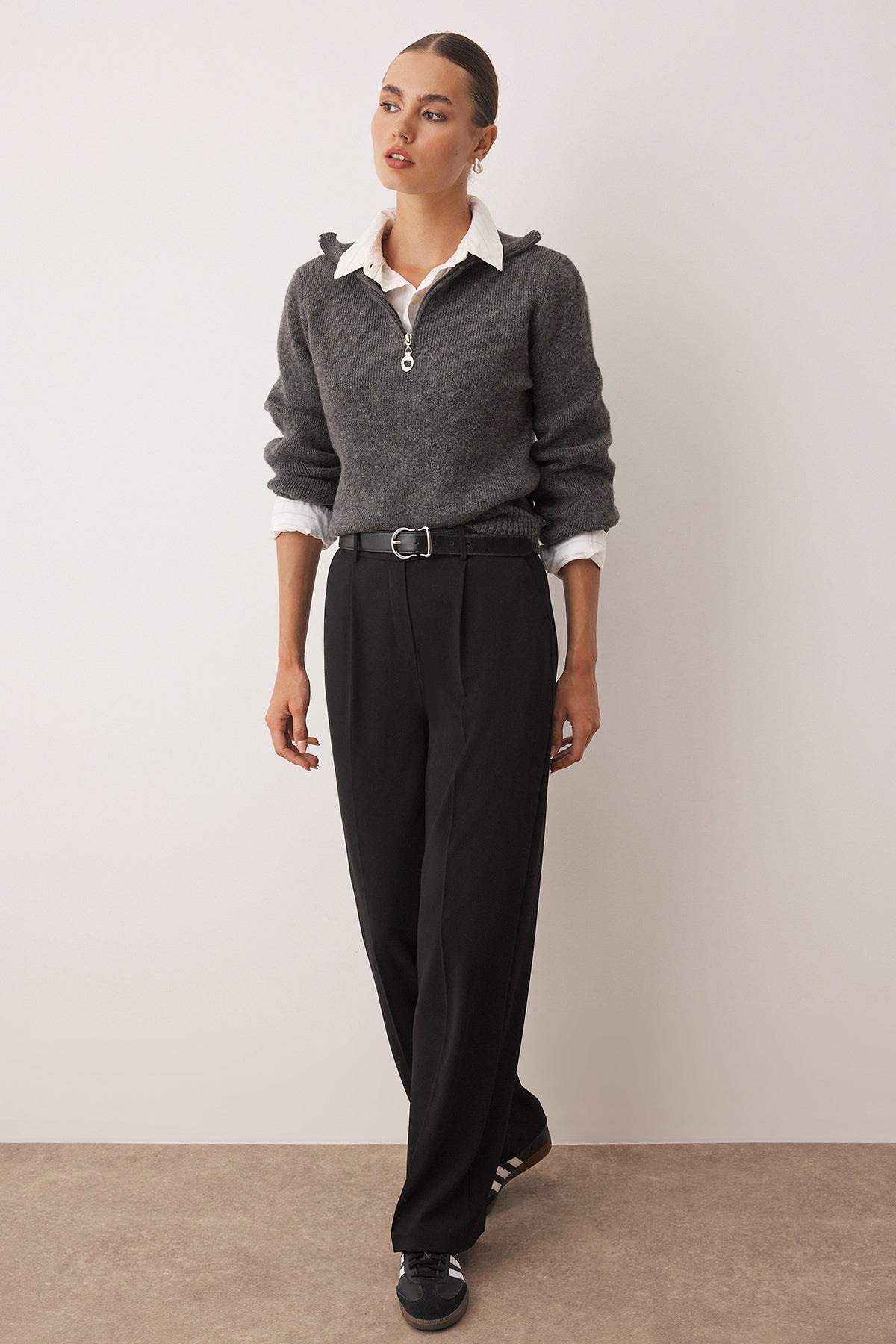 Trendyolmilla Siyah Palazzo/Extra Geniş Paça Dokuma Kumaş Pantolon TWOSS23PL00062 Secondary image