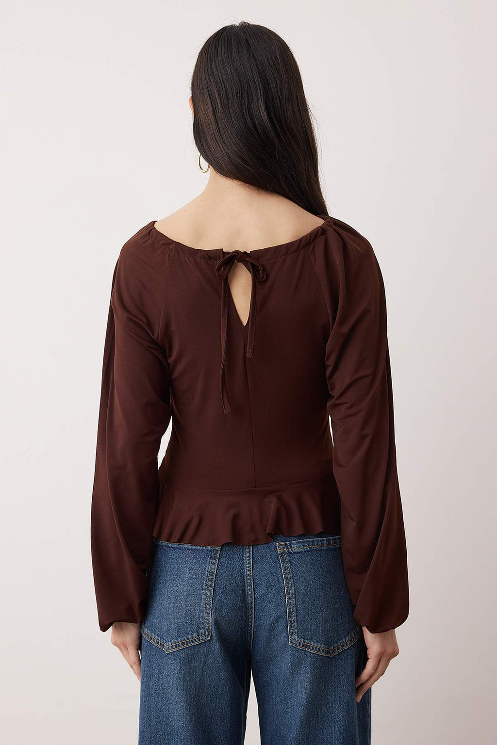 Trendyolmilla Koyu Kahverengi Pencere/Cut Out Detaylı Aksesuarlı Örme Bluz TPRAW24BZ00053