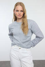 Gri Melanj Burgu Detaylı Crop Kalın İçi Polarlı Bisiklet Yaka Örme Sweatshirt TWOAW25SW00081