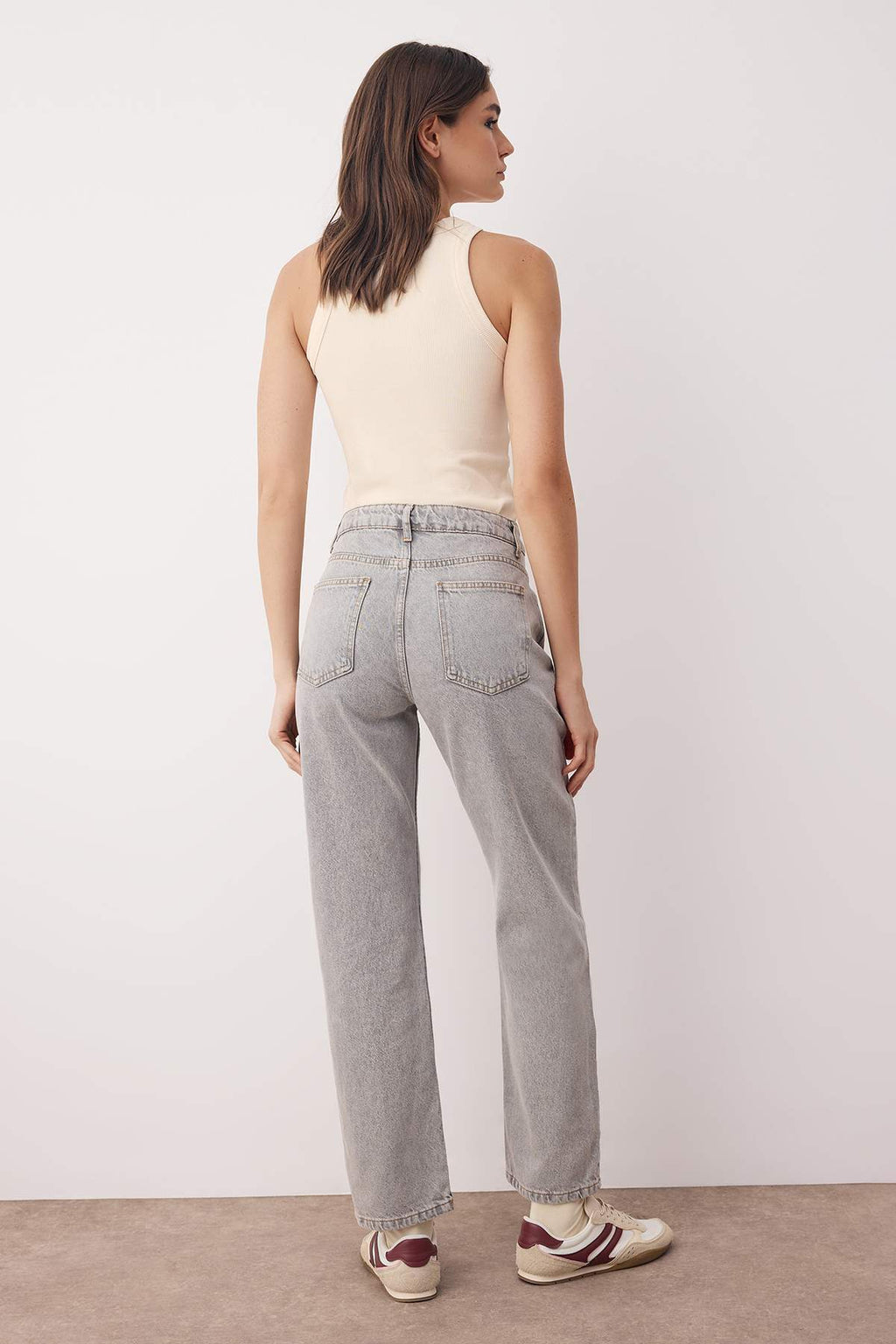 Trendyolmilla Gri Yüksek Bel Boru Paça Yeni Straight Jeans TWOAW26JE00060
