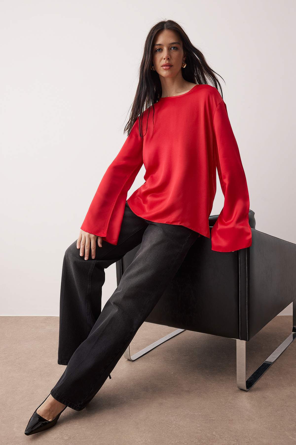 Kırmızı  Rahat Kalıp Arka Yakası Bağlama Detaylı Saten Dokuma Bluz TWOAW26BZ00337 Secondary image