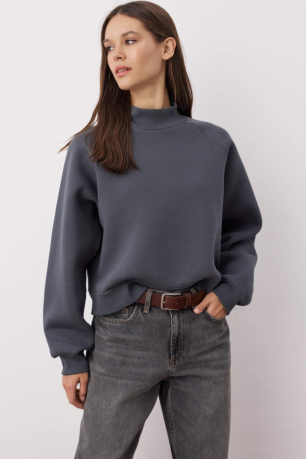 Trendyolmilla Antrasit Reglan Kollu Oversize/Geniş Kalıp Kalın İçi Polarlı Örme Sweatshirt TWOAW26SW00150