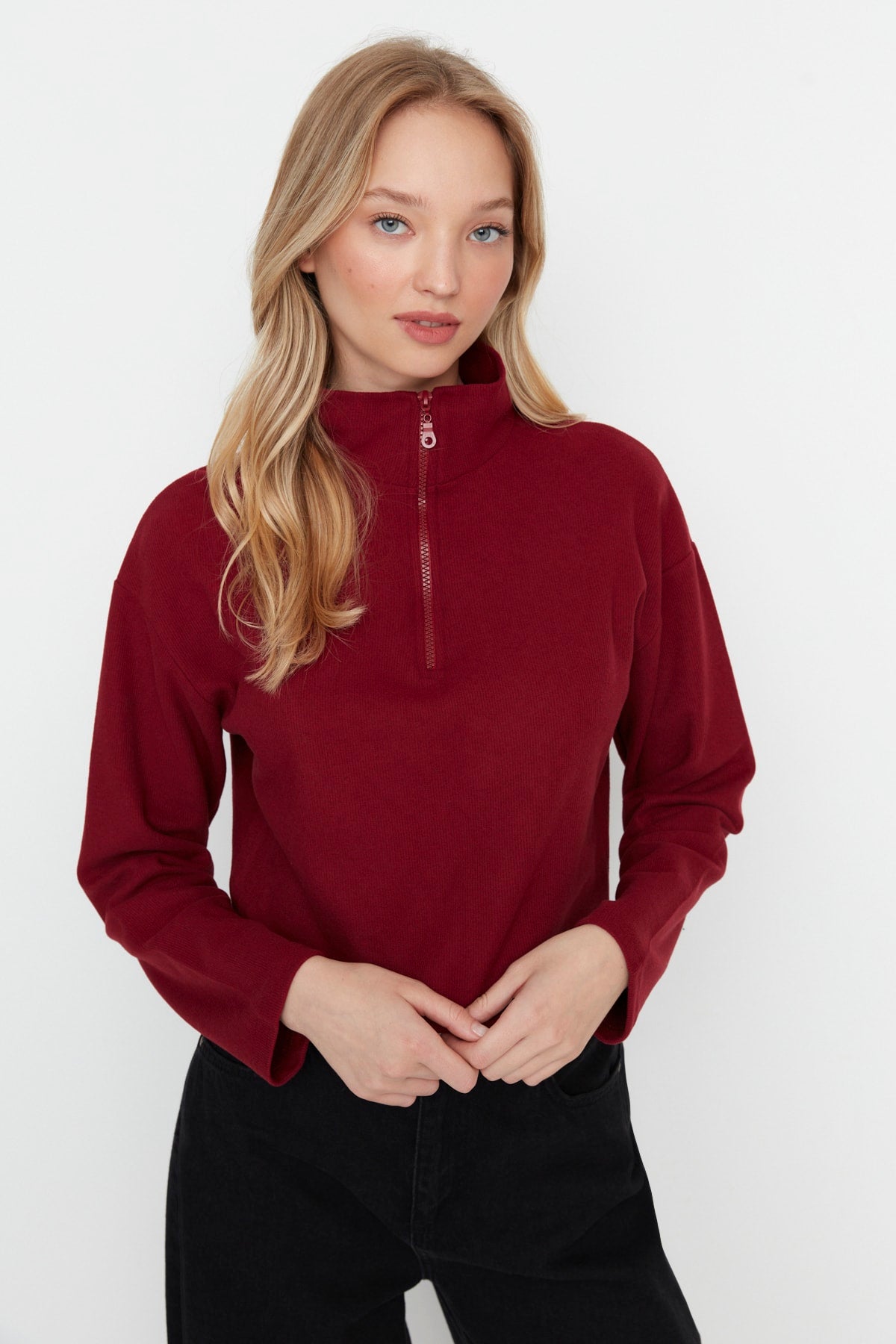 Trendyolmilla Siyah Selanik/Triko Görünümlü Fermuarlı Yaka Regular/Normal Kalıp Örme Sweatshirt TWOAW22SW0732