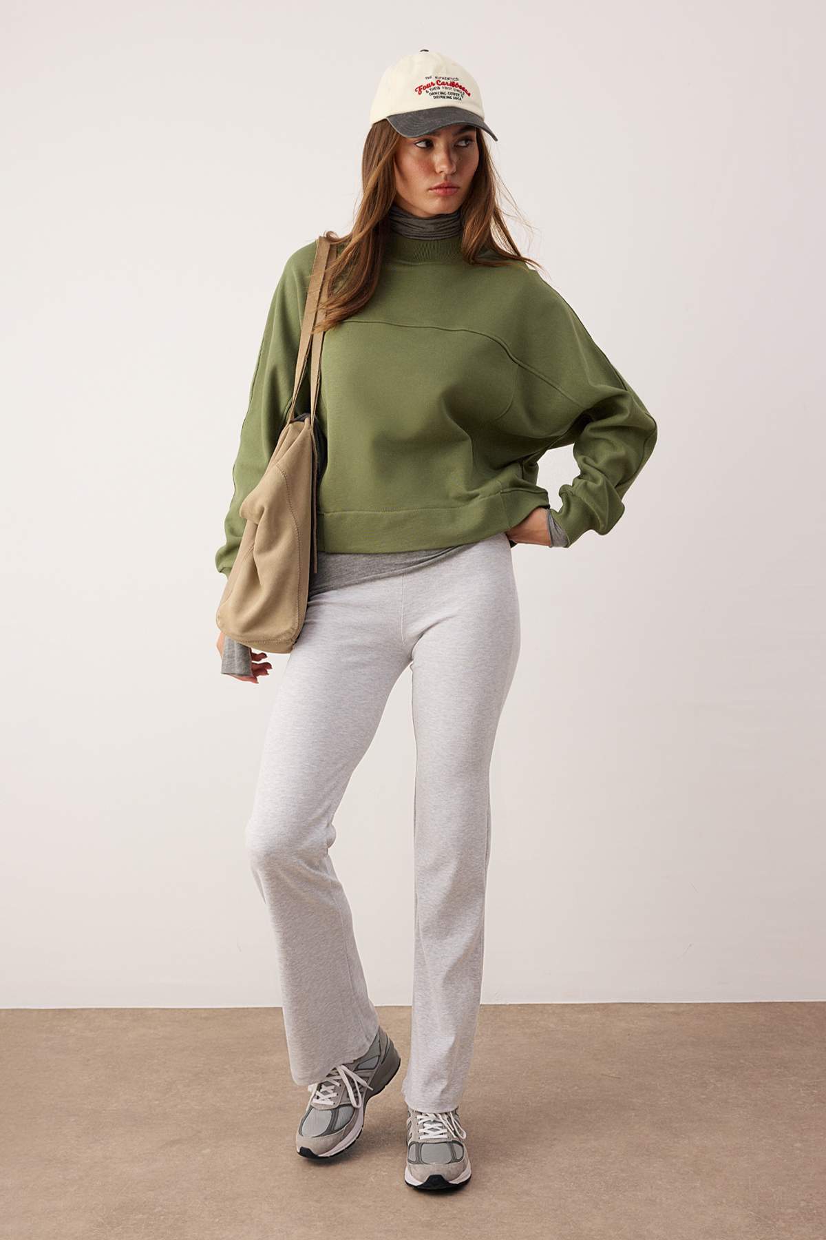 Trendyolmilla Mürdüm Premium Oversize/Geniş Kalıp Dik Yaka Kalın İçi Polarlı Örme Sweatshirt TWOAW26SW00205