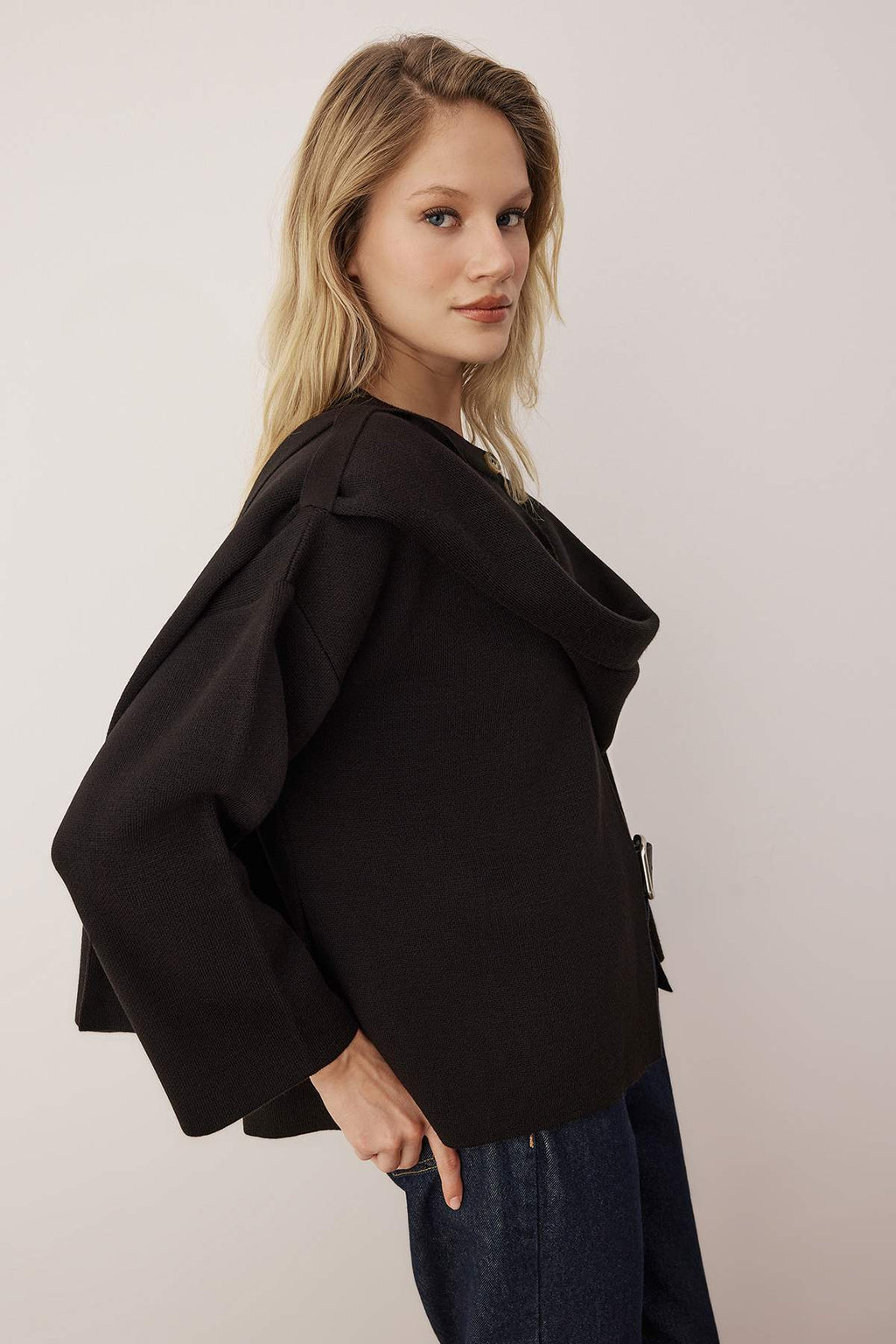 Trendyolmilla Vücut Seçmeyen Vizon Süper Oversize/Geniş Kalıp Şal Detaylı Triko Panço TWOAW26KZ00160