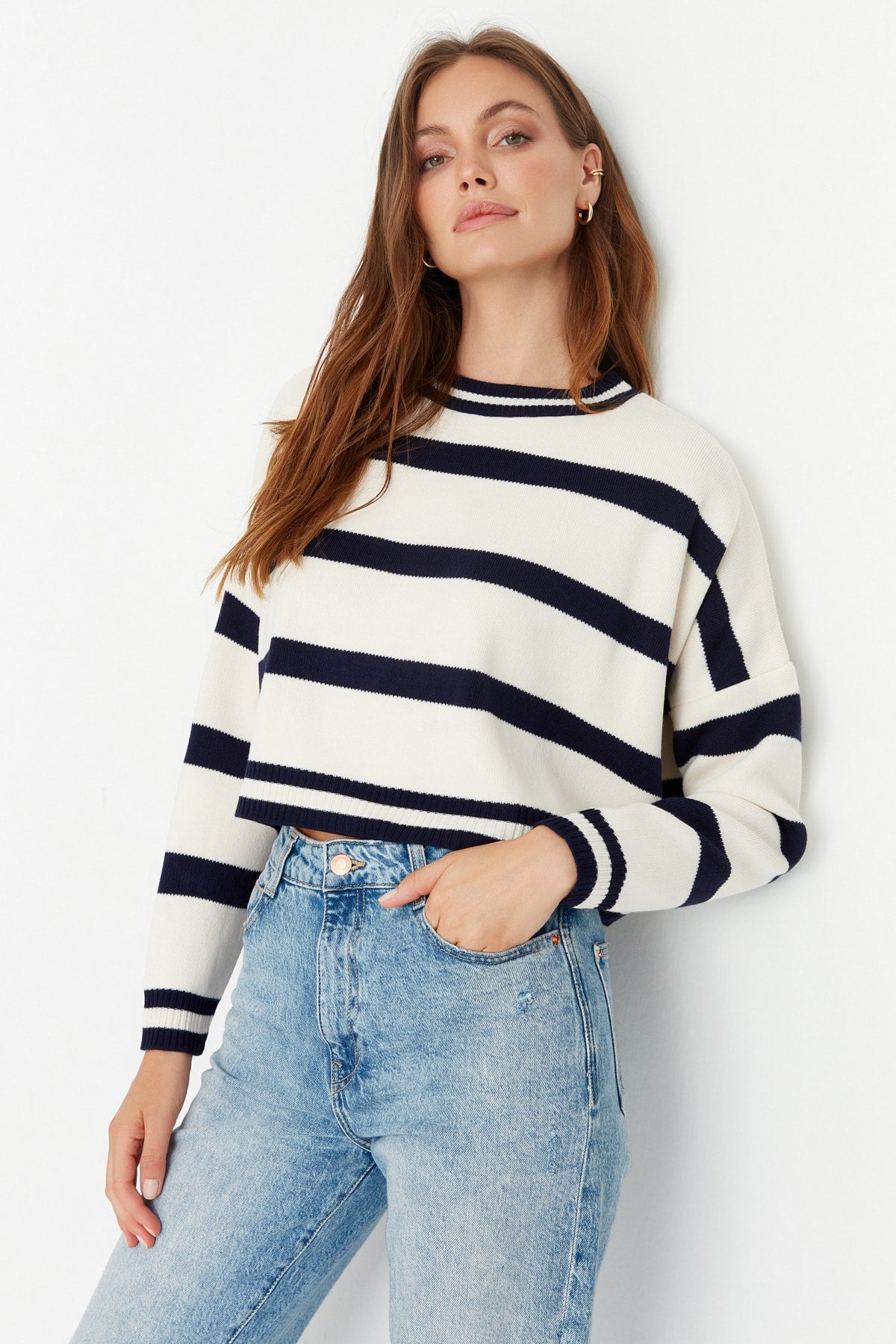 Trendyolmilla Lacivert Crop Çizgili Triko Kazak TWOAW23KZ00205