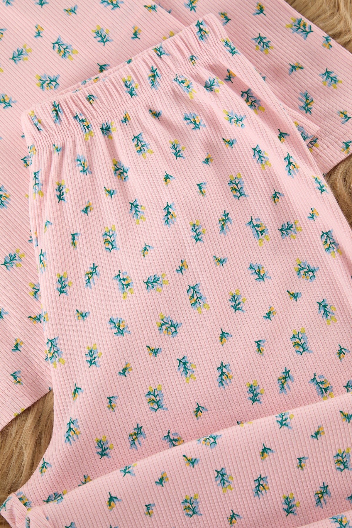 Trendyolmilla Pembe Yumuşak Tuşe Pamuklu Çiçekli Fitilli Örme Pijama Takımı THMAW25PT00194 Secondary image