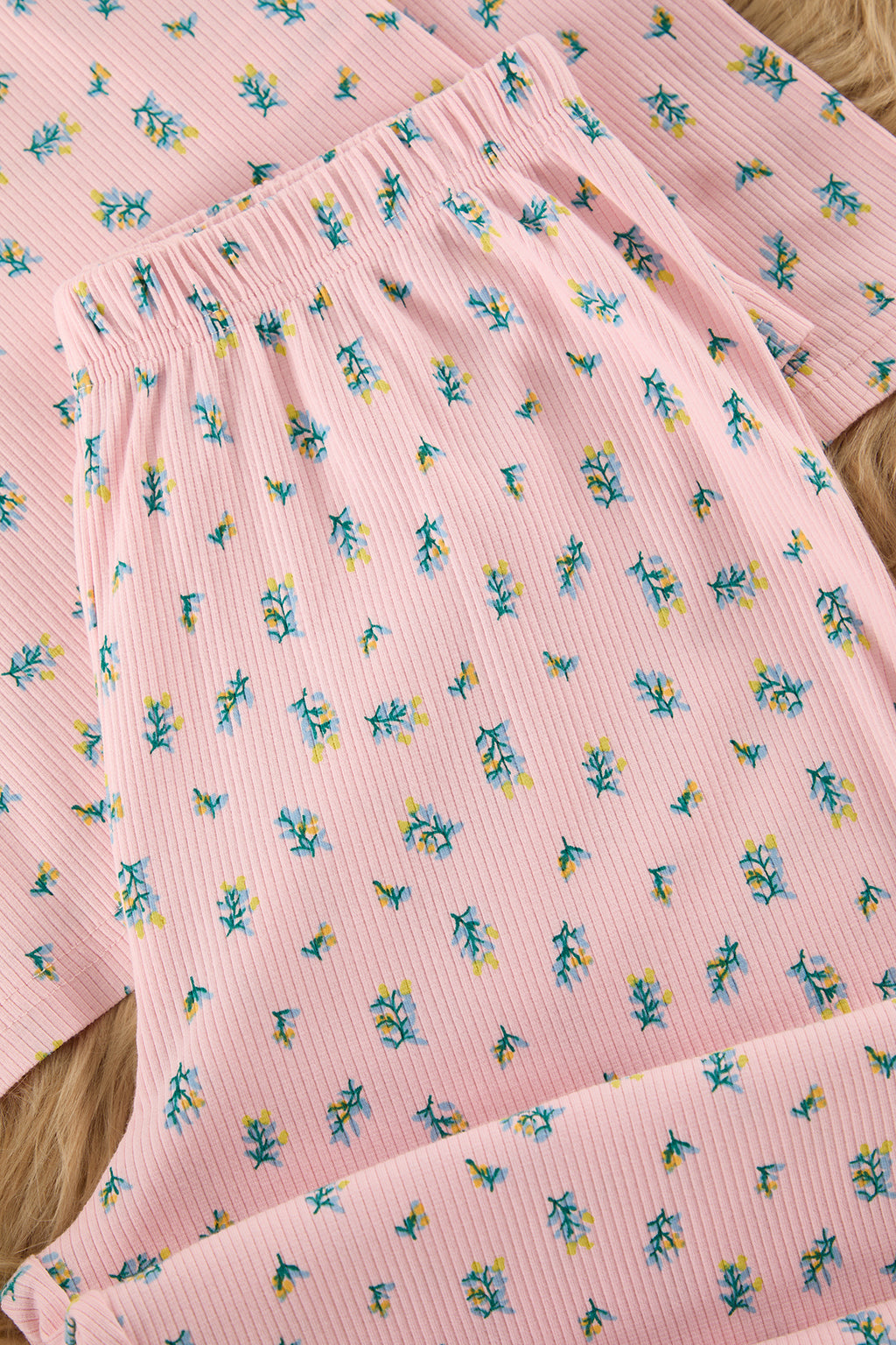 Trendyolmilla Pembe Yumuşak Tuşe Pamuklu Çiçekli Fitilli Örme Pijama Takımı THMAW25PT00194