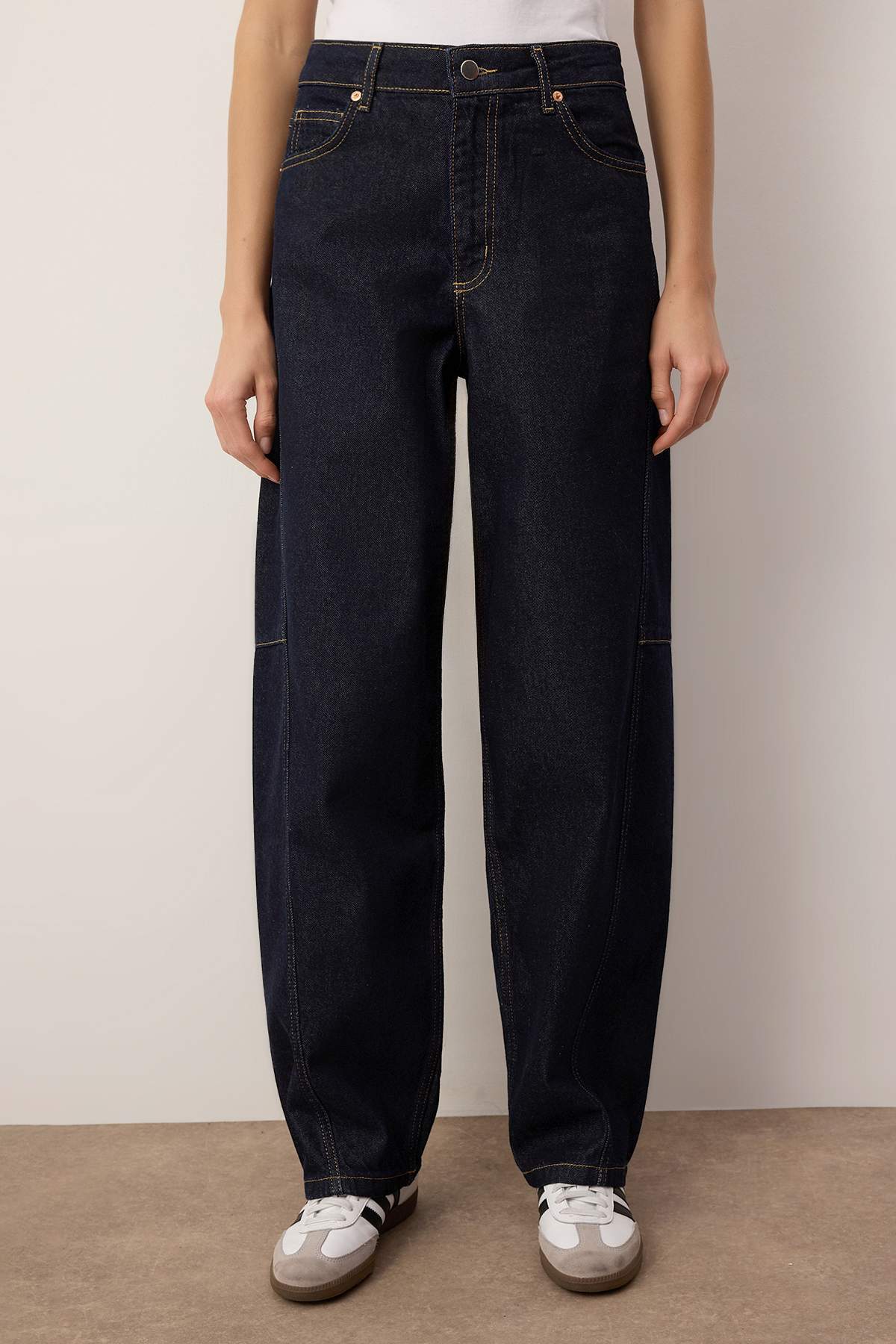 Koyu Mavi Yüksek Bel Dikiş Detaylı Barrel Jeans TWOAW26JE00237