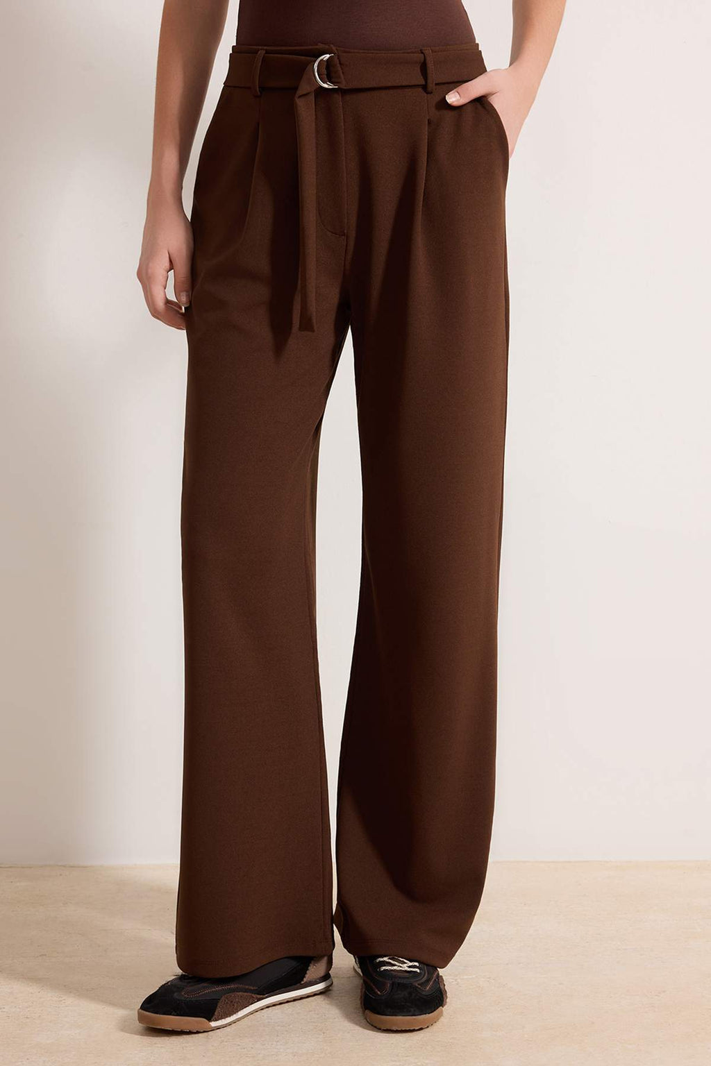 Trendyolmilla Koyu Kahverengi Kemerli Wideleg/Geniş Paça Yüksek Bel Smart Krep Kumaş Örme Pantolon TWOSS23PL00330