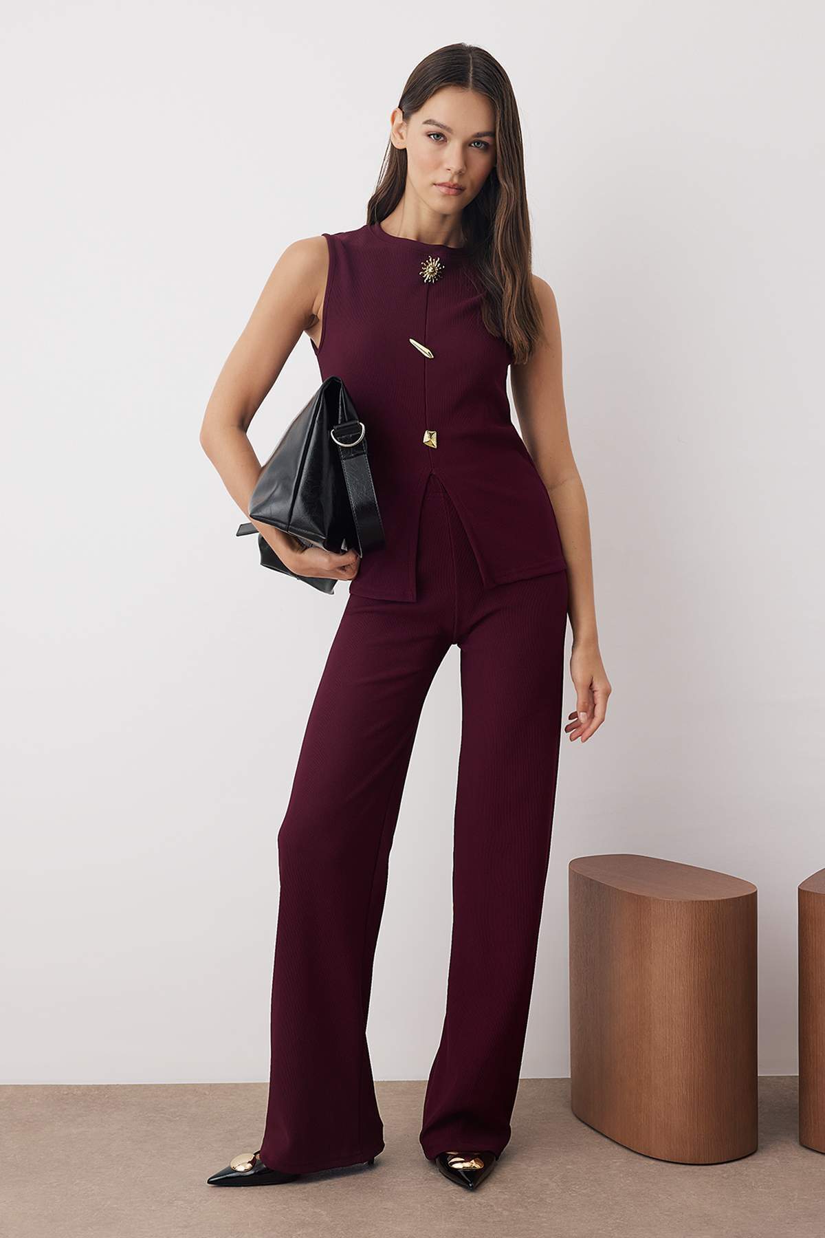 Trendyolmilla Siyah Ottoman Düğme Aksesuarlı Sıfır Kol Üst Regular Pantolon Örme Alt - Üst Takım TWOAW26AU00083