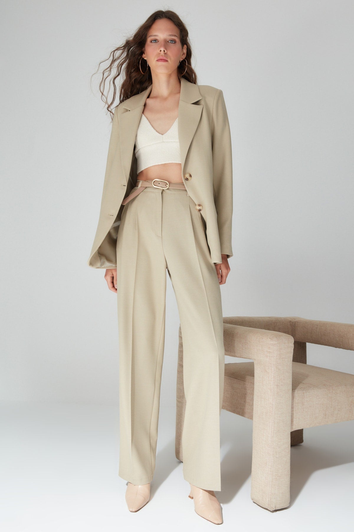 Trendyolmilla Limited Edition Vizon Straight/Düz Kesim Pilili Dokuma Kumaş Pantolon TWOAW23PL00401