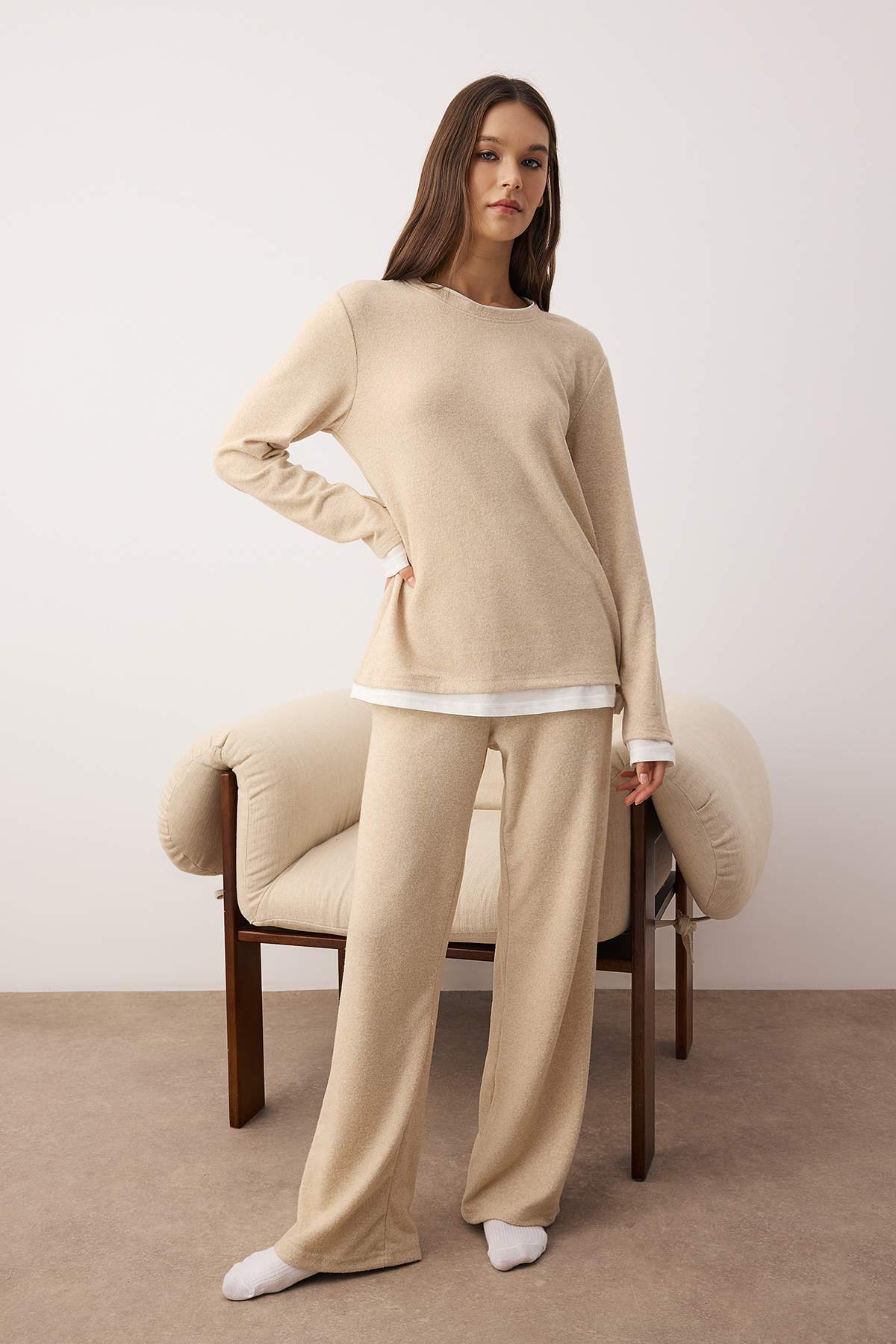 Trendyolmilla Bej Melanj Çift Katlı Kışlık Yumoş Örme Pijama Takımı THMAW26PT00154 Secondary image