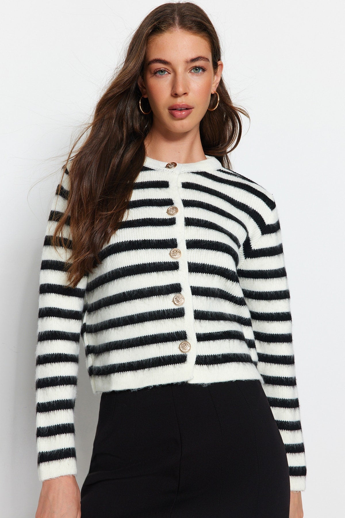 Trendyolmilla Ekru Yumuşak Dokulu Çizgili Fitted Triko Hırka TWOAW24HI00040