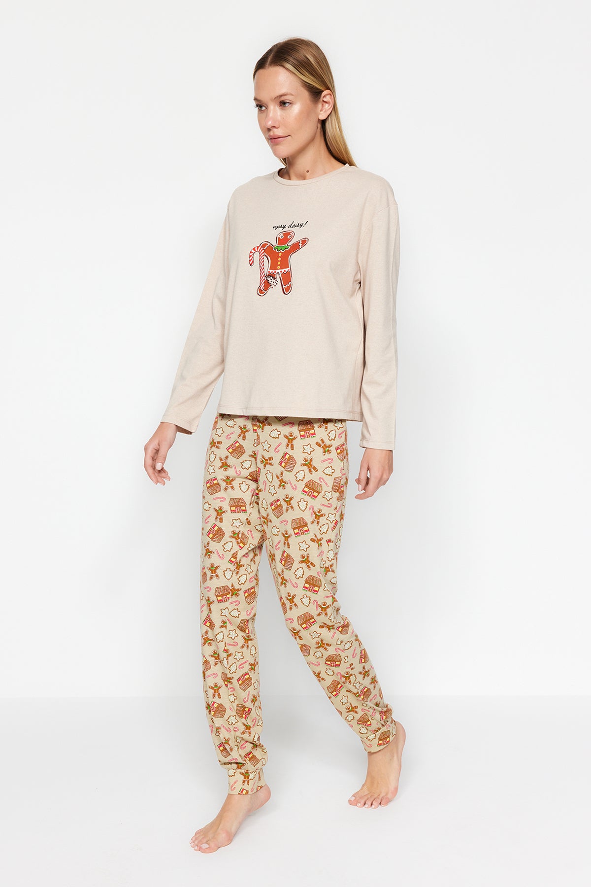 Trendyolmilla Krem %100 Pamuklu Yılbaşı Temalı Örme Pijama Takımı THMAW24PT00061
