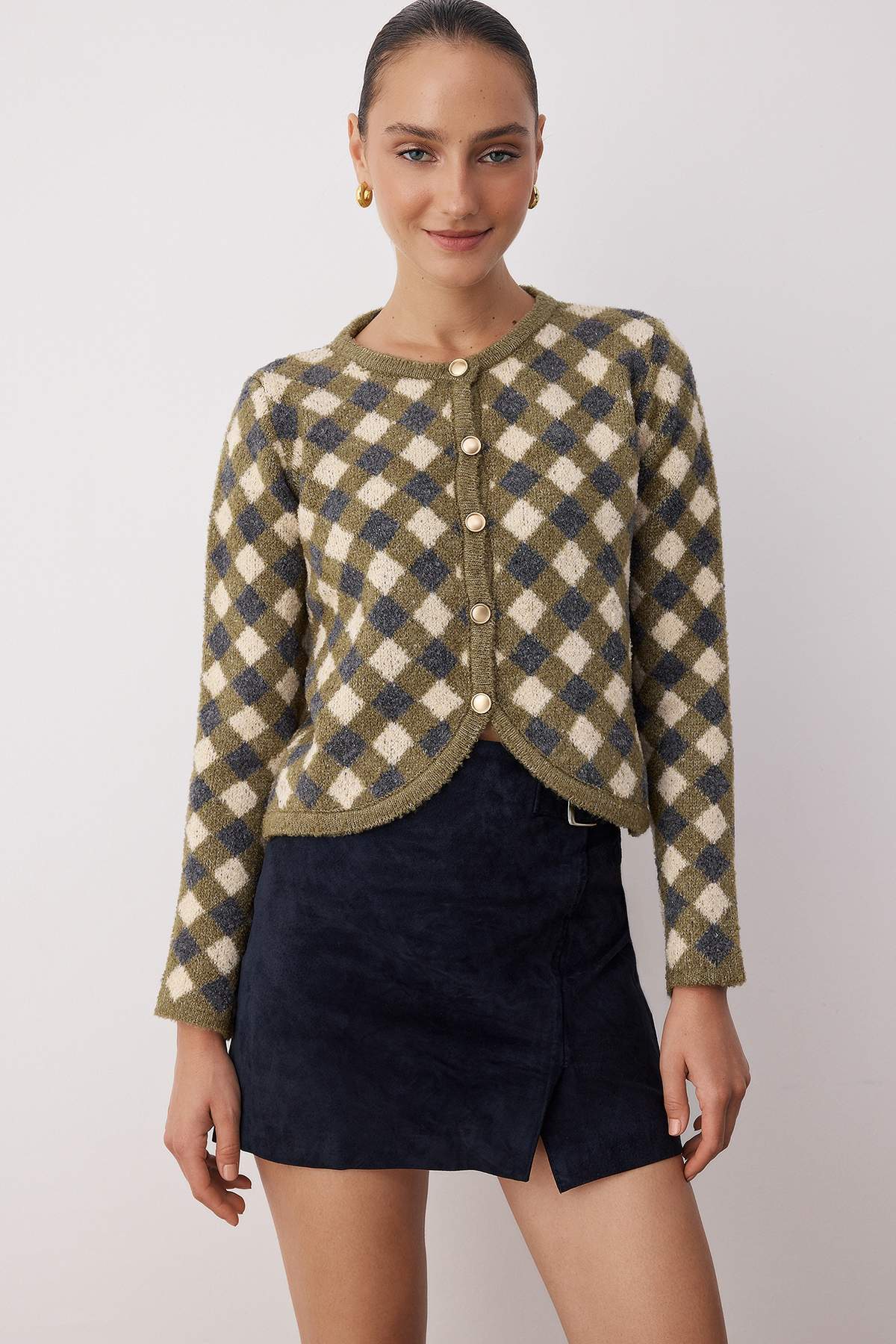 Trendyolmilla Kahverengi Baklava/Ekose Desenli Bisiklet Yaka Crop Triko Hırka TWOAW26HI00239