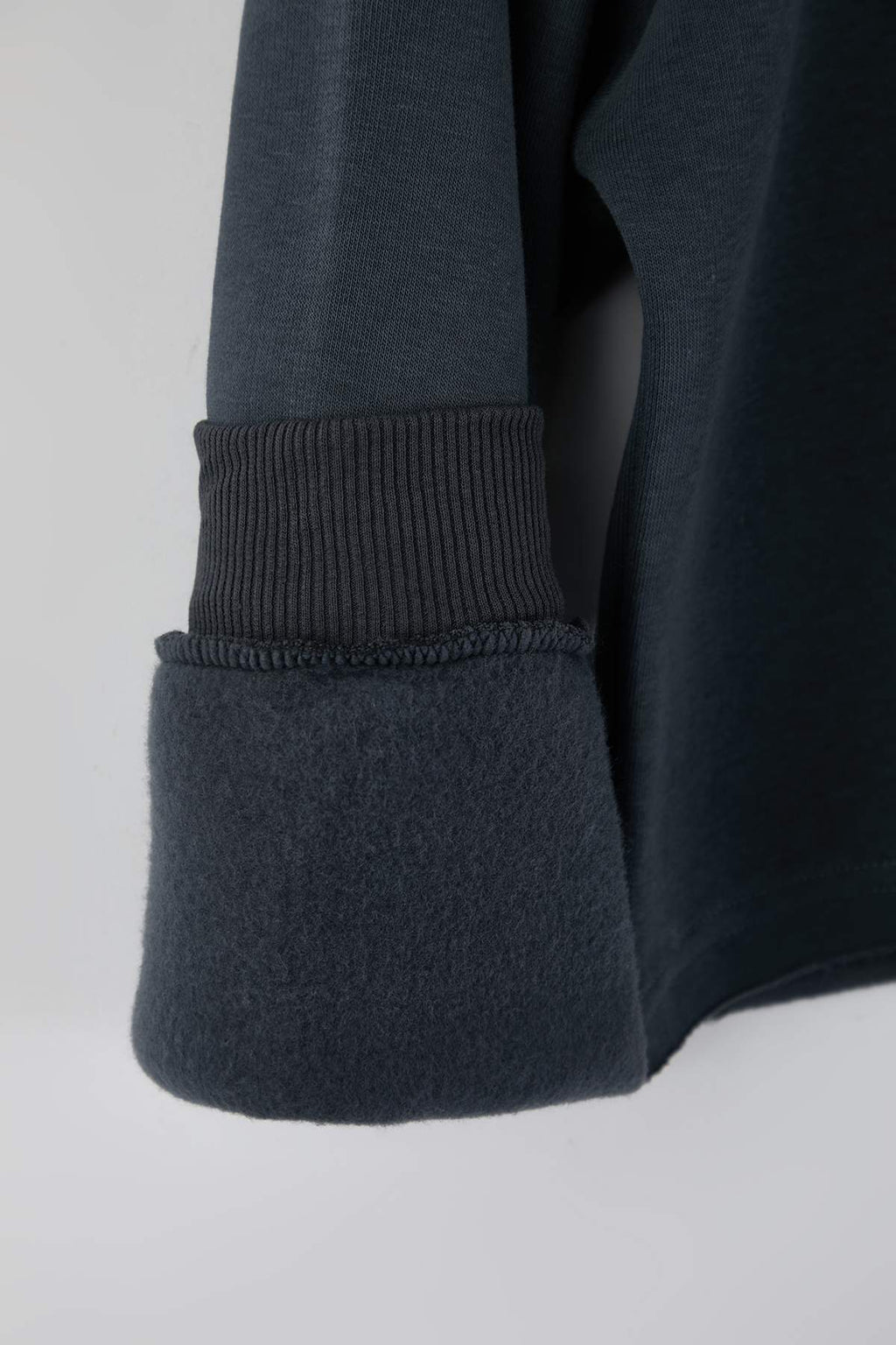 Trendyolmilla Siyah Kalın İçi Polarlı Bisiklet Yaka Crop Örme Sweatshirt TWOAW26SW00093