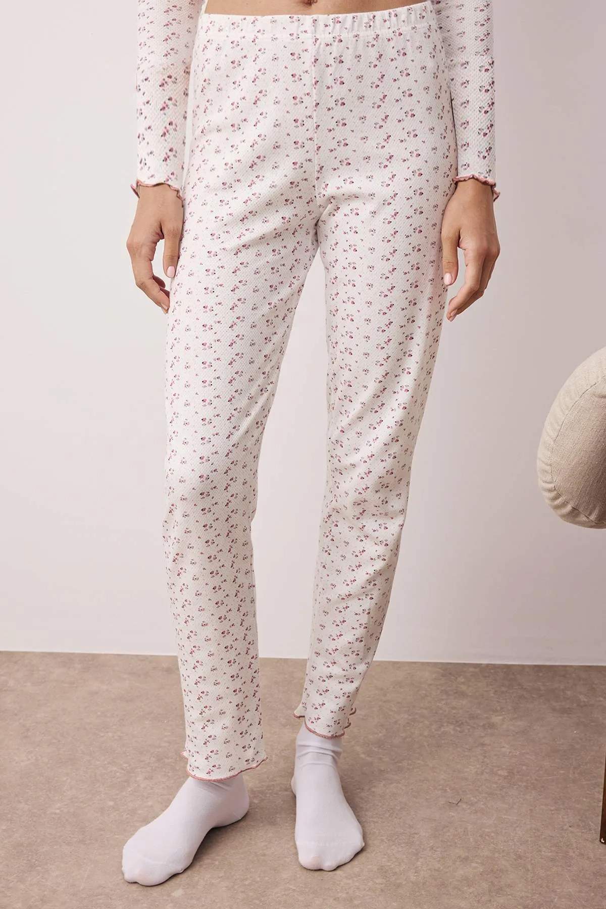 Beyaz %100 Pamuklu Çiçekli Kurdele/Fiyonklu Dokulu Pike Kumaş Örme Pijama Takımı THMAW26PT00069