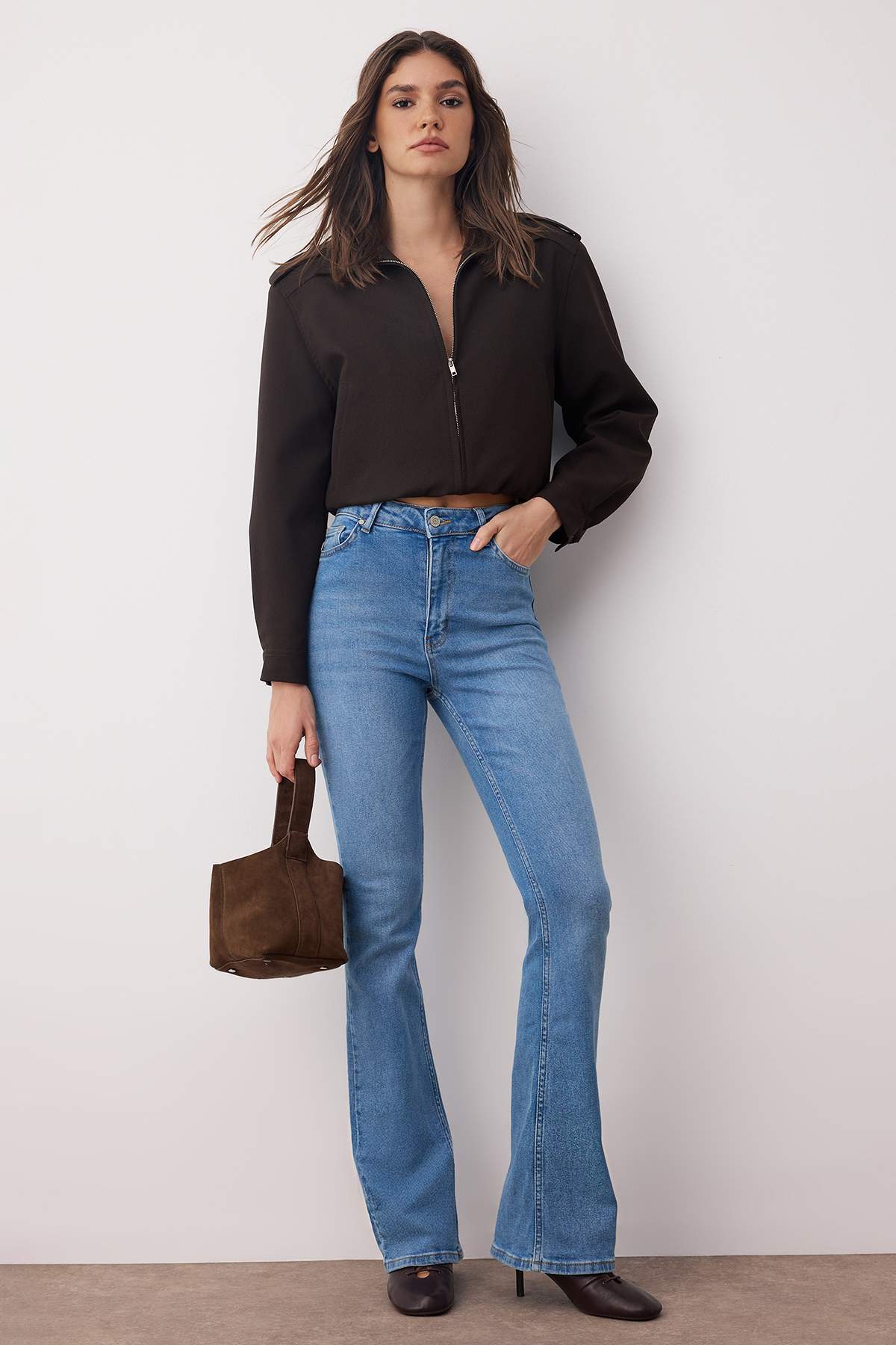 Trendyolmilla More Sustainable Açık Mavi Yüksek Bel Comfort/Esnek Flare İspanyol Paça Jeans TWOSS23JE00063