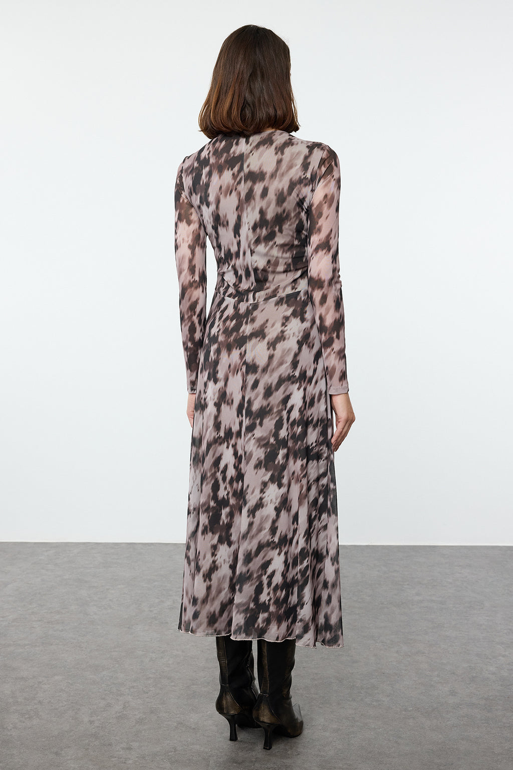 Trendyolmilla Kahverengi Baskılı Büzgü / Drape Maxi Örme Elbise TWOAW25EL00408