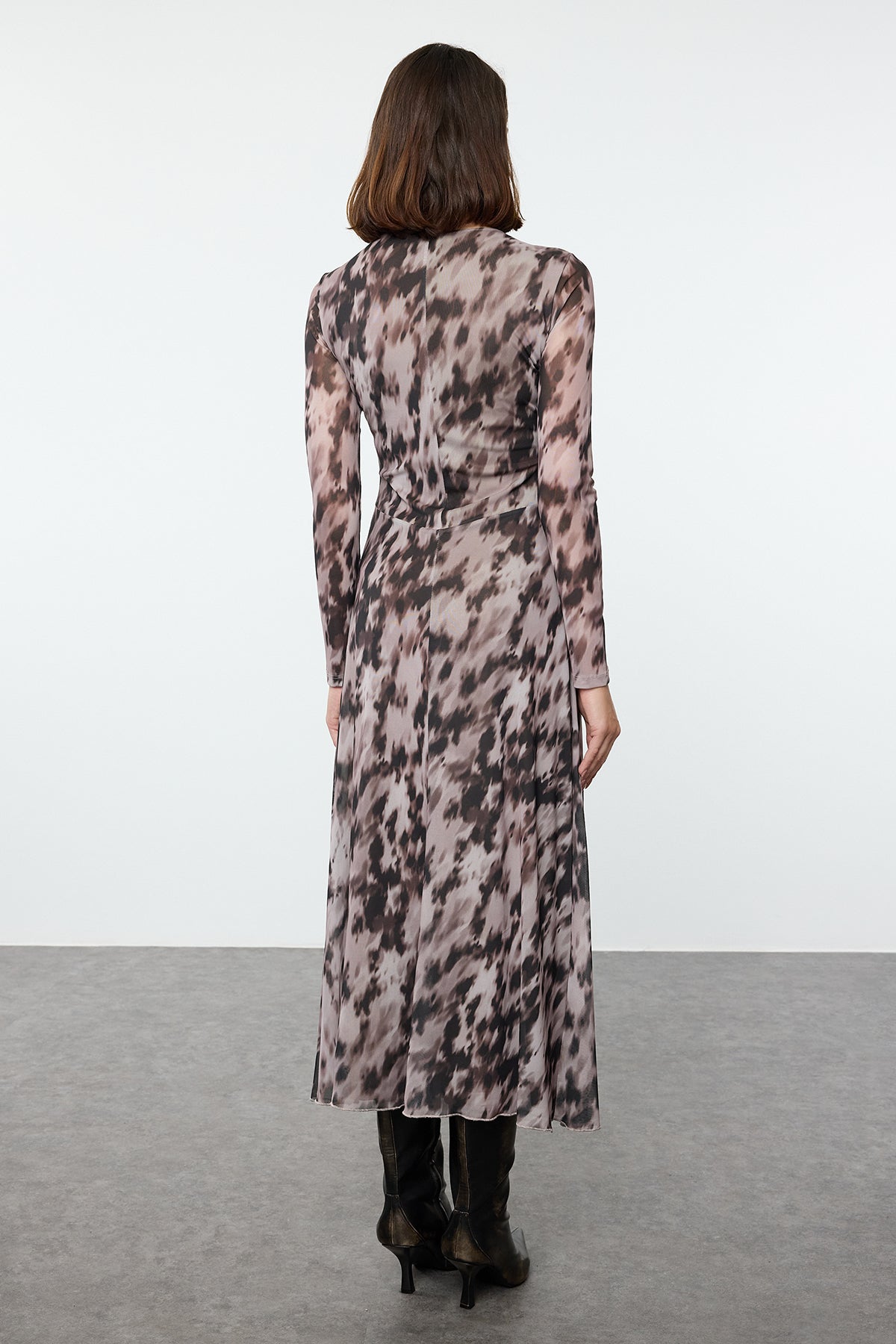 Trendyolmilla Kahverengi Baskılı Büzgü / Drape Maxi Örme Elbise TWOAW25EL00408