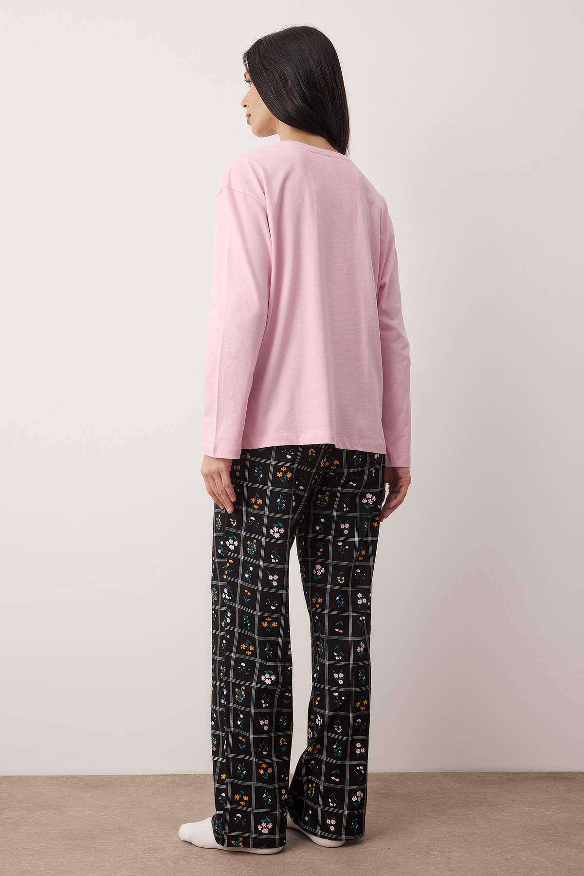 Trendyolmilla Beyaz %100 Pamuklu Kurdele/Fiyonklu ve Puantiyeli Örme Pijama Takımı THMAW26PT00053