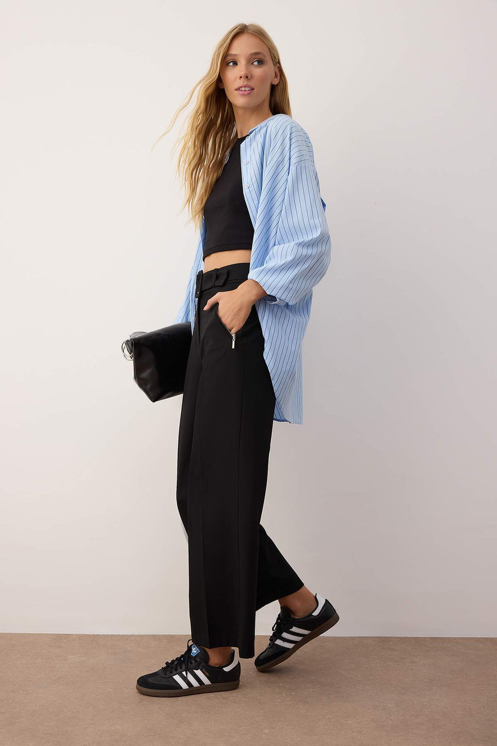 Siyah Kemerli Fermuar Cep Detaylı Wide Leg/Geniş Paça Kumaş Pantolon TWOAW26PL00050