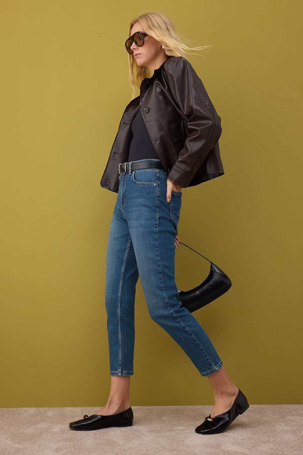 Trendyolmilla Antrasit Yüksek Bel Esnek Comfort Yeni Mom Jeans TWOAW26JE00056