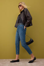 Trendyolmilla Antrasit Yüksek Bel Esnek Comfort Yeni Mom Jeans TWOAW26JE00056