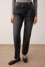 Trendyolmilla Antrasit Yüksek Bel Asimetrik Kapama Bel Detaylı Straight/Düz Kesim/Boru Paça Jeans TWOAW26JE00132