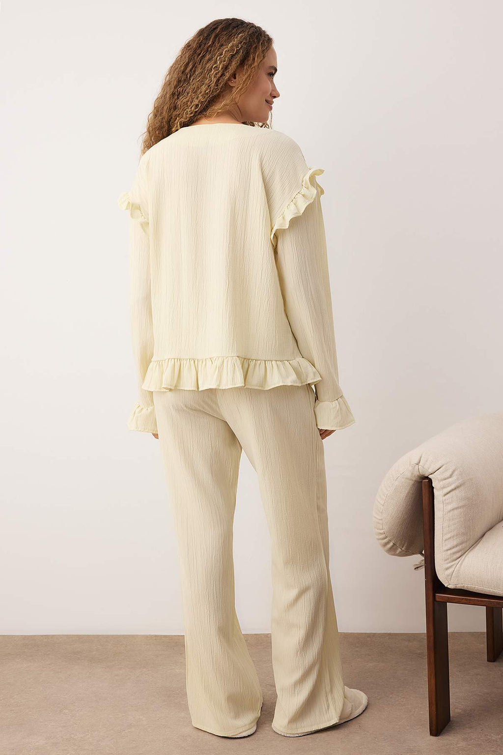Taş Fırfırlı Crinkle Dokuma Pijama Takımı THMAW26PT00102
