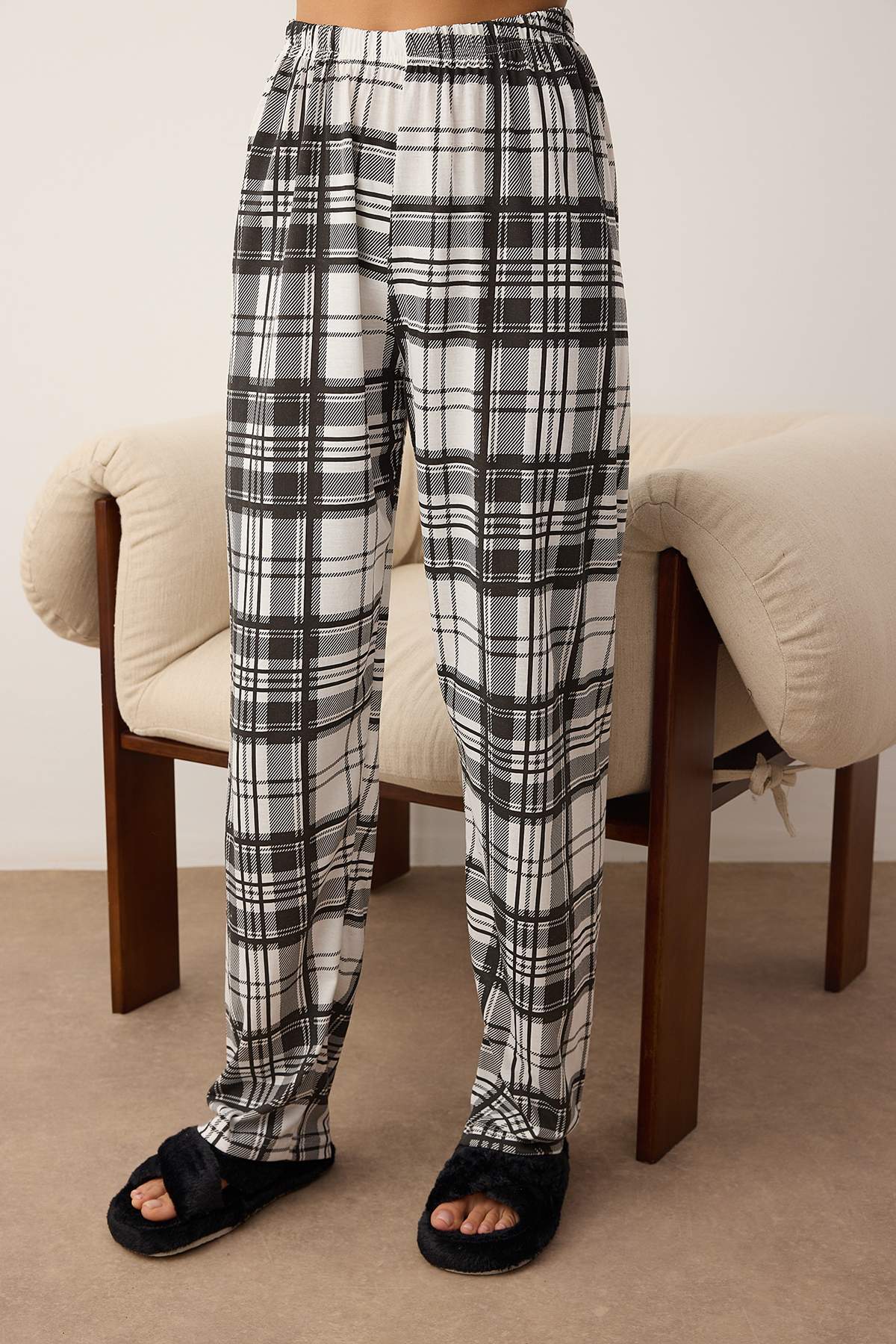 Trendyolmilla Kırmızı Pamuklu Yılbaşı Temalı Örme Pijama Takımı THMAW25PT00220