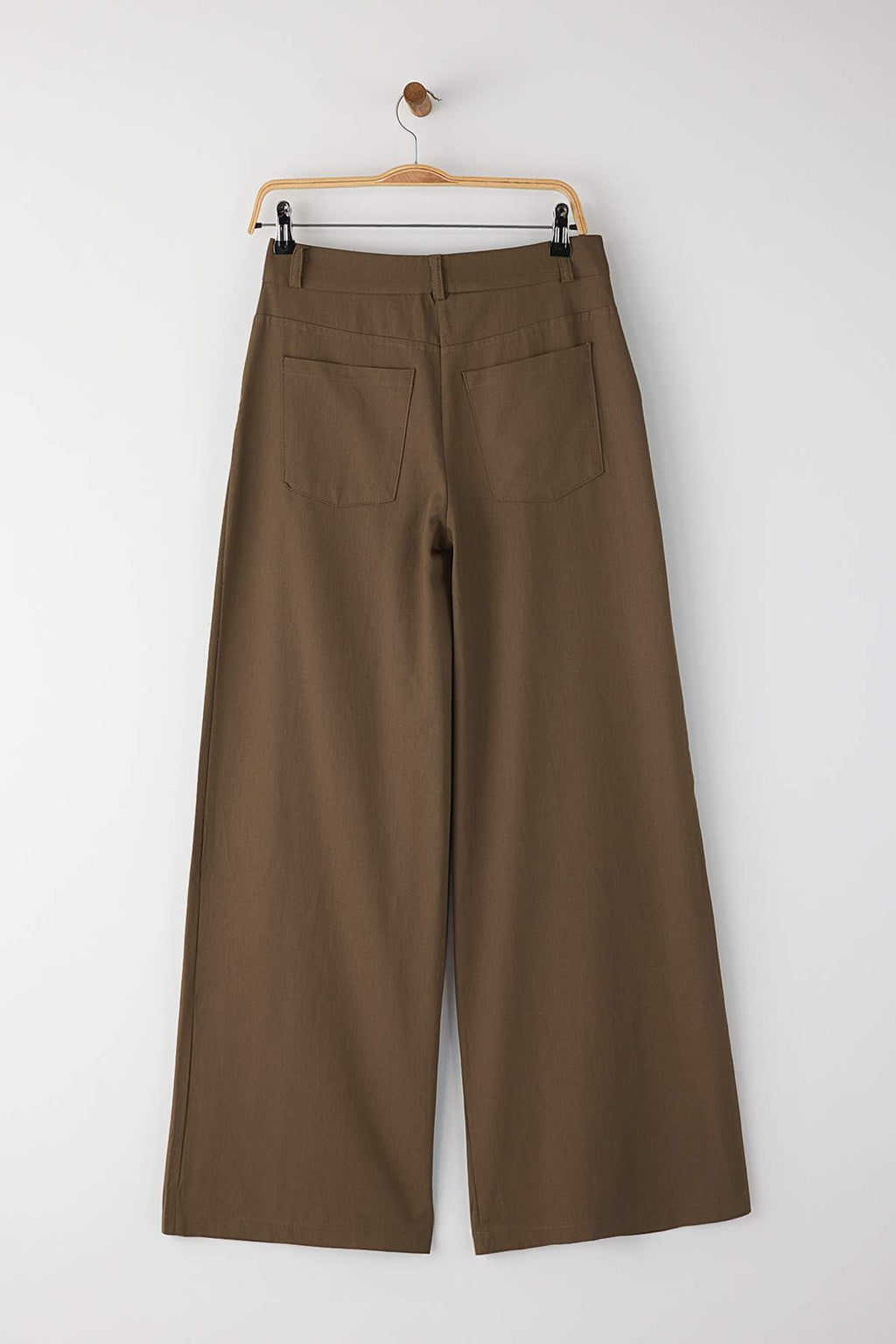 Kahverengi İnce Dökümlü Yumuşak Tuşeli %100 Pamuk Wide Leg/Geniş Paça Pantolon TWOAW26PL00010