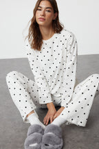 Trendyolmilla Siyah %100 Pamuklu Puantiye ve Kalpli Örme Pijama Takımı THMAW25PT00039