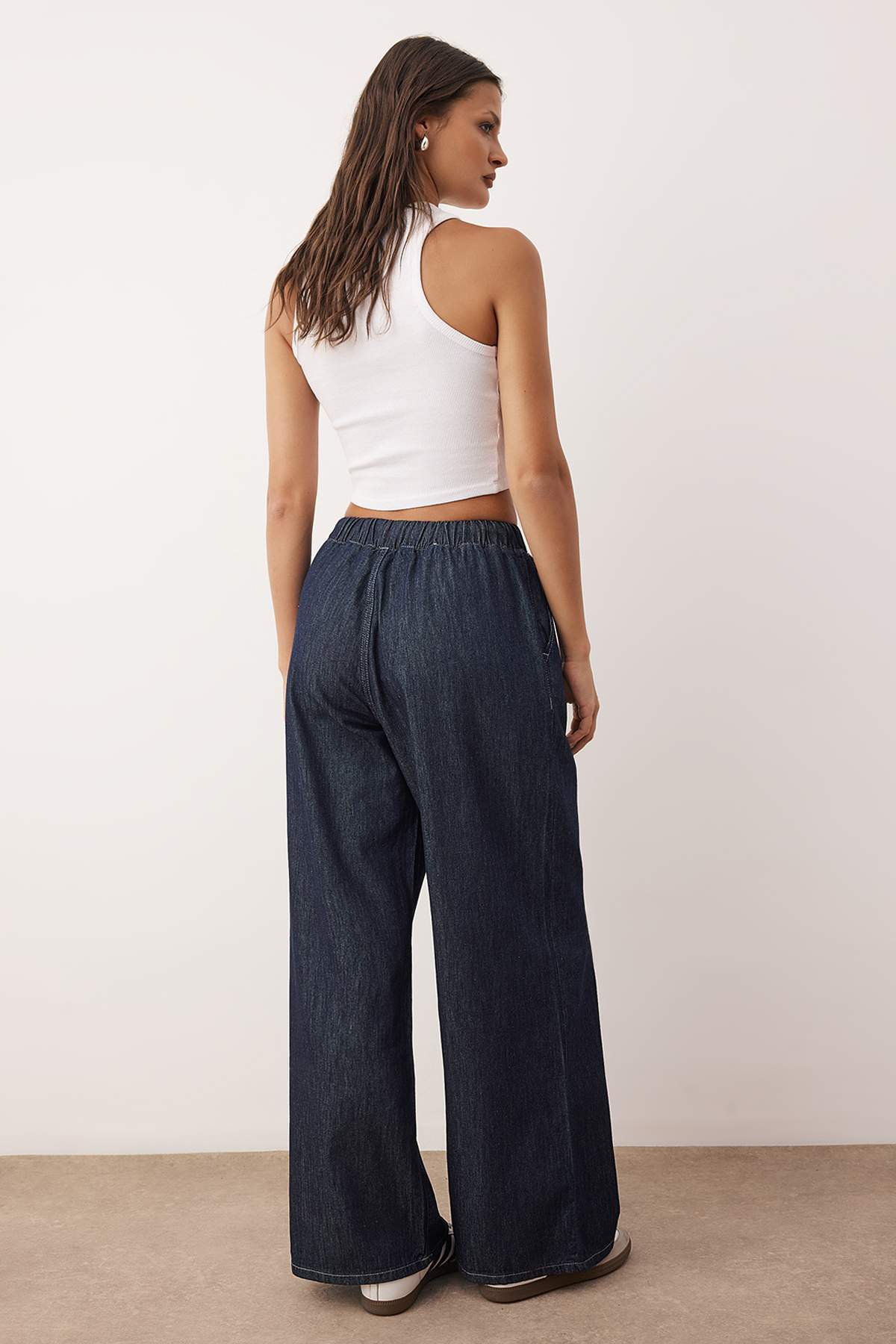 Koyu Mavi Beli Bağlama Detaylı Yüksek Bel Ekstra Wide Leg Jeans TWOAW26JE00236