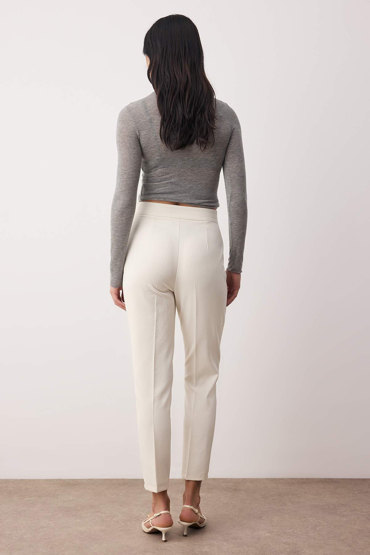 Trendyolmilla Siyah Havuç Kalıp Toka Detaylı Pantolon TWOAW26PL00154