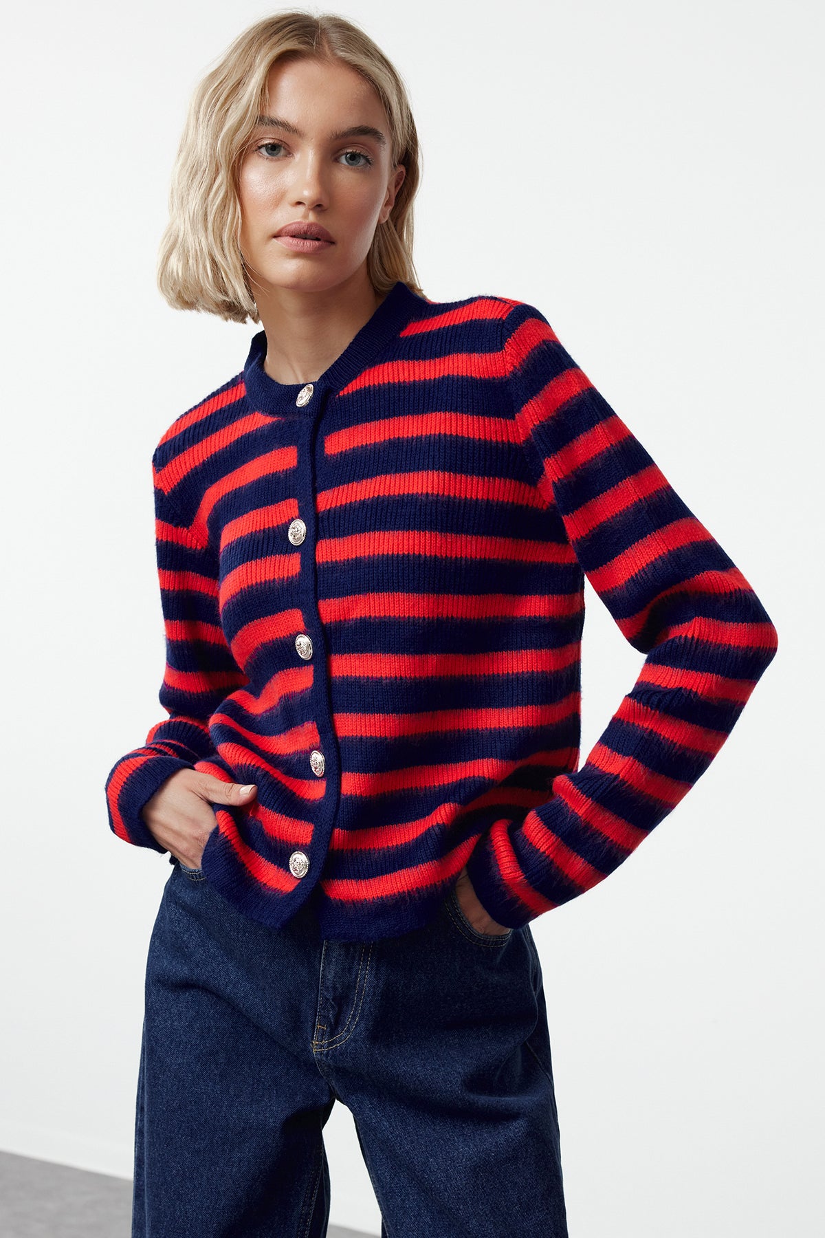 Trendyolmilla Ekru Yumuşak Dokulu Çizgili Fitted Triko Hırka TWOAW24HI00040