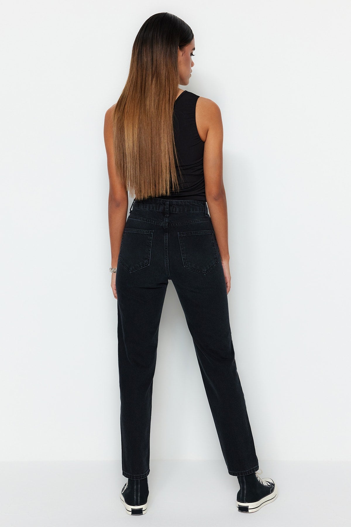 Trendyolmilla Siyah Yüksek Bel Mom %100 Pamuk Non-Stretch Jeans TWOSS23JE00085