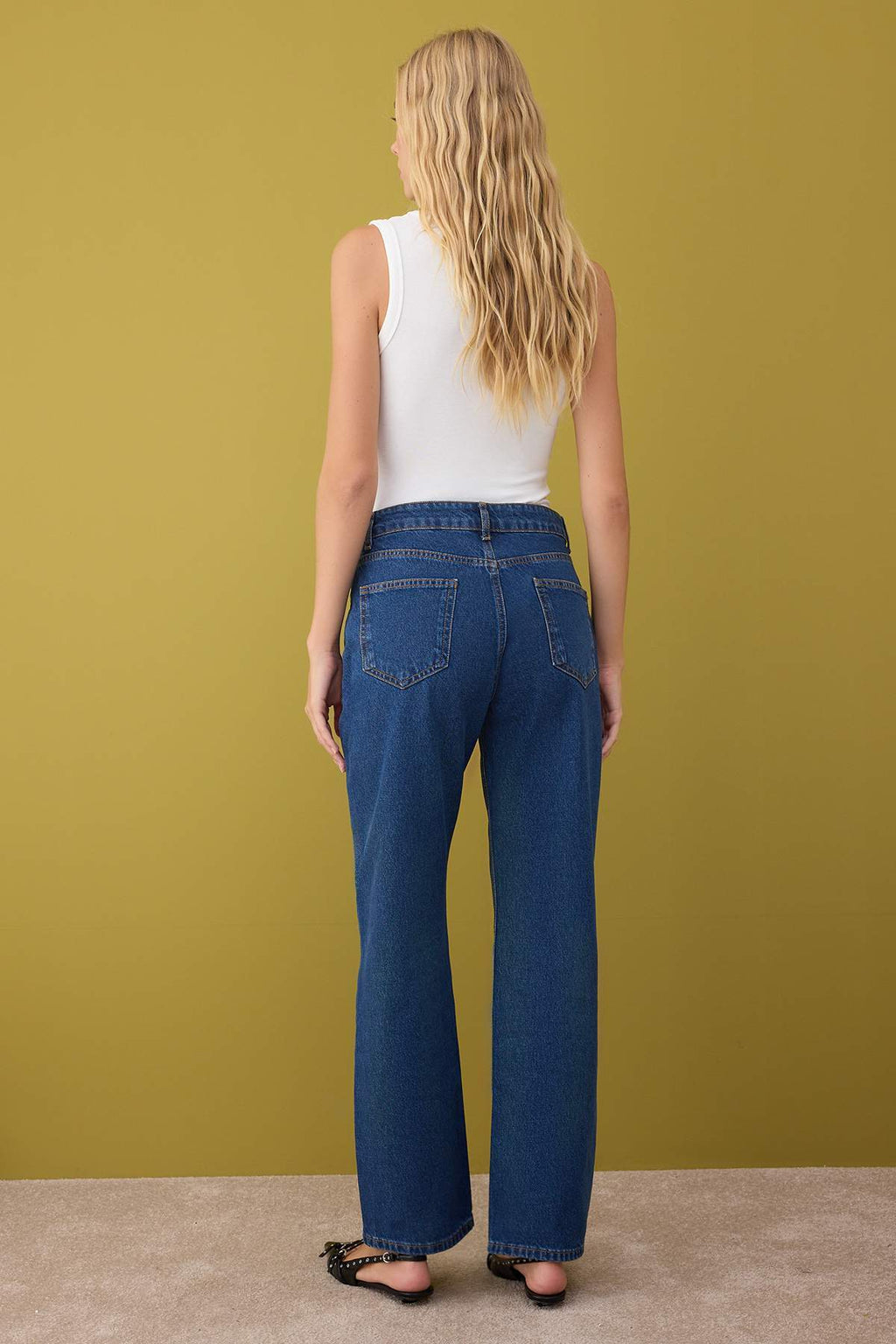 Trendyolmilla Siyah Yüksek Bel Straight Smoke Jeans TWOAW26JE00158
